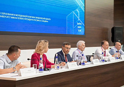 Валерий Фальков обсудил с работодателями и вузами критерии эффективности образования на выставке «Иннопром-2023»